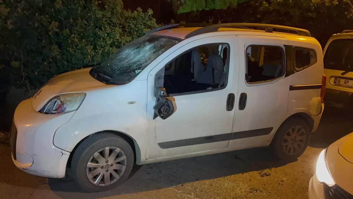 Bursa’da Komşu Kavgası: Araç Parçalandı
